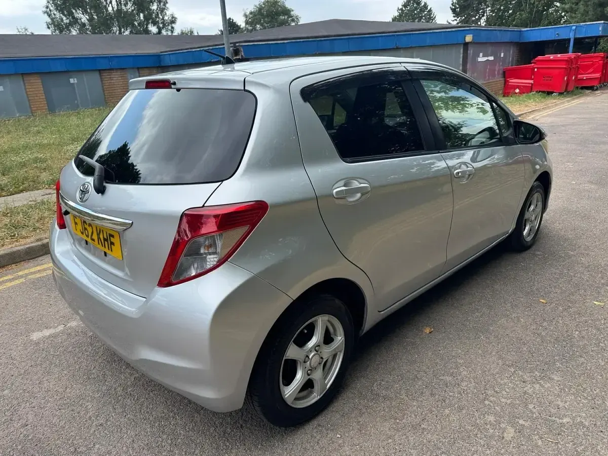 Used Toyota Yaris X-cite 69 HP (50 kW) 2013 Silver Hatchback