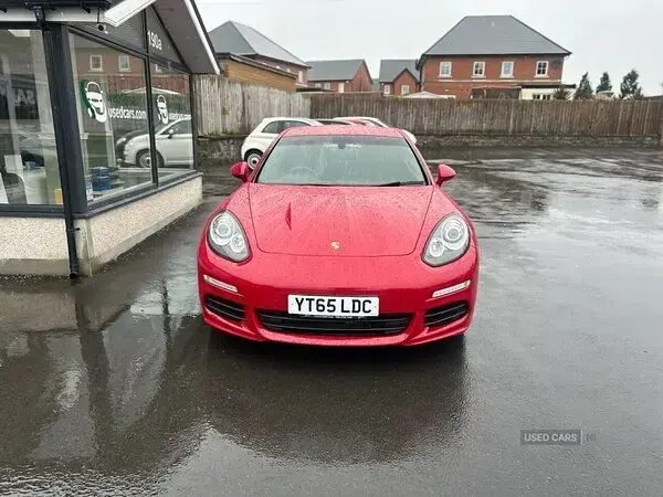Used Porsche Panamera 300 HP (220 kW) 2015 Red Hatchback