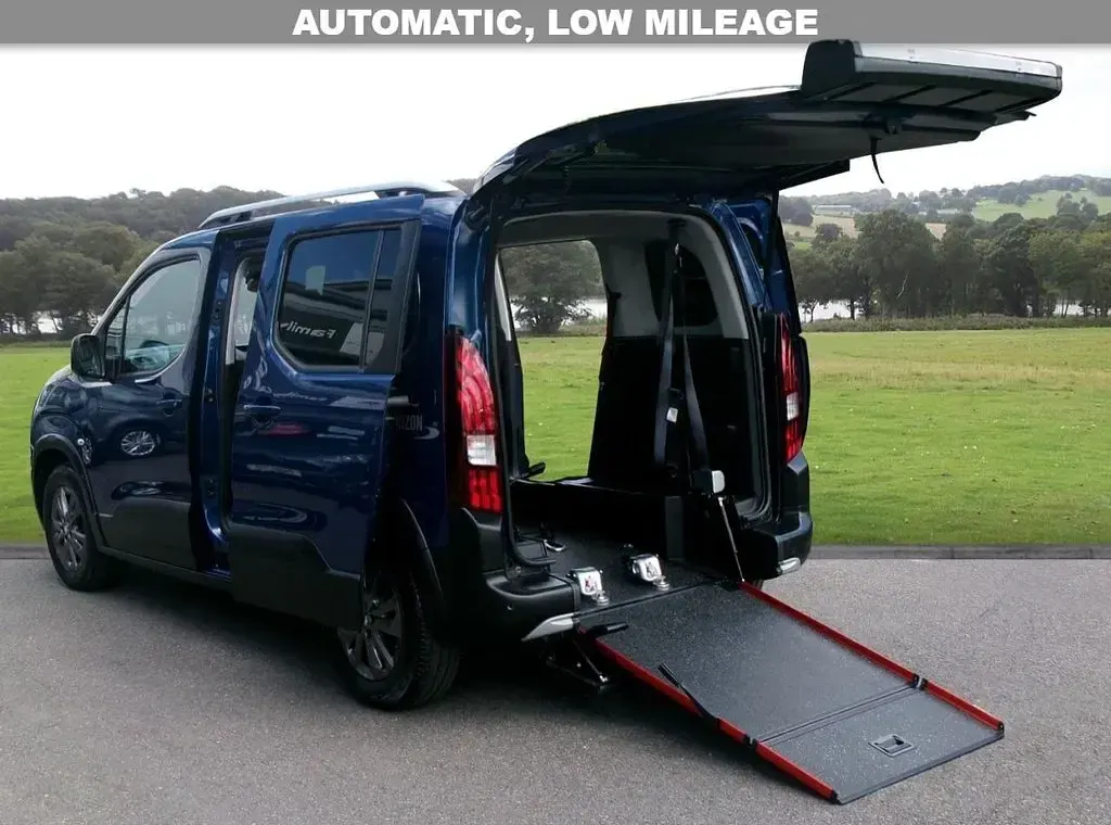 Used Peugeot Rifter Allure Premium 131 HP (96 kW) 2022 Blue MPV