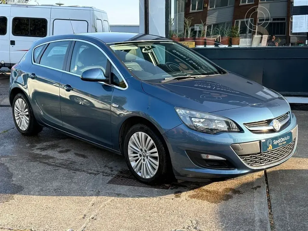 Used Vauxhall Astra Excite 2014 Blue Hatchback