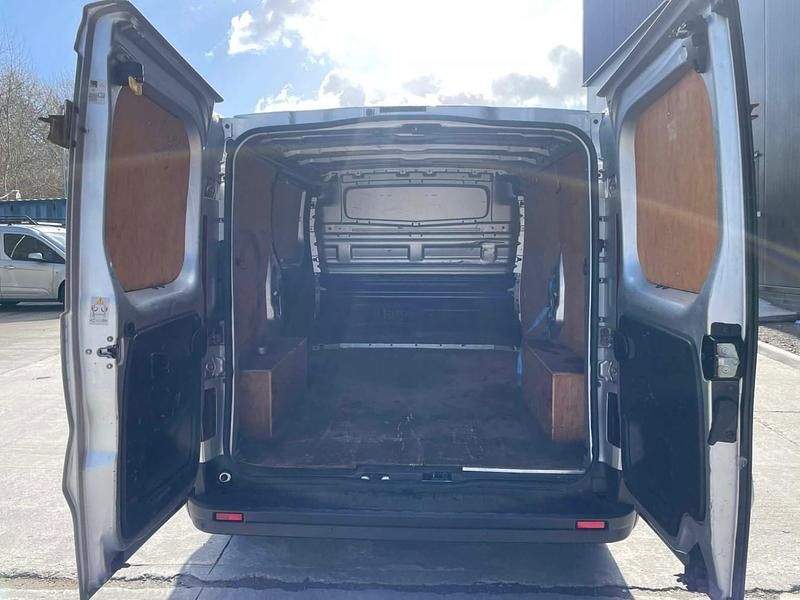 Used Renault Trafic 2014 Silver MPV