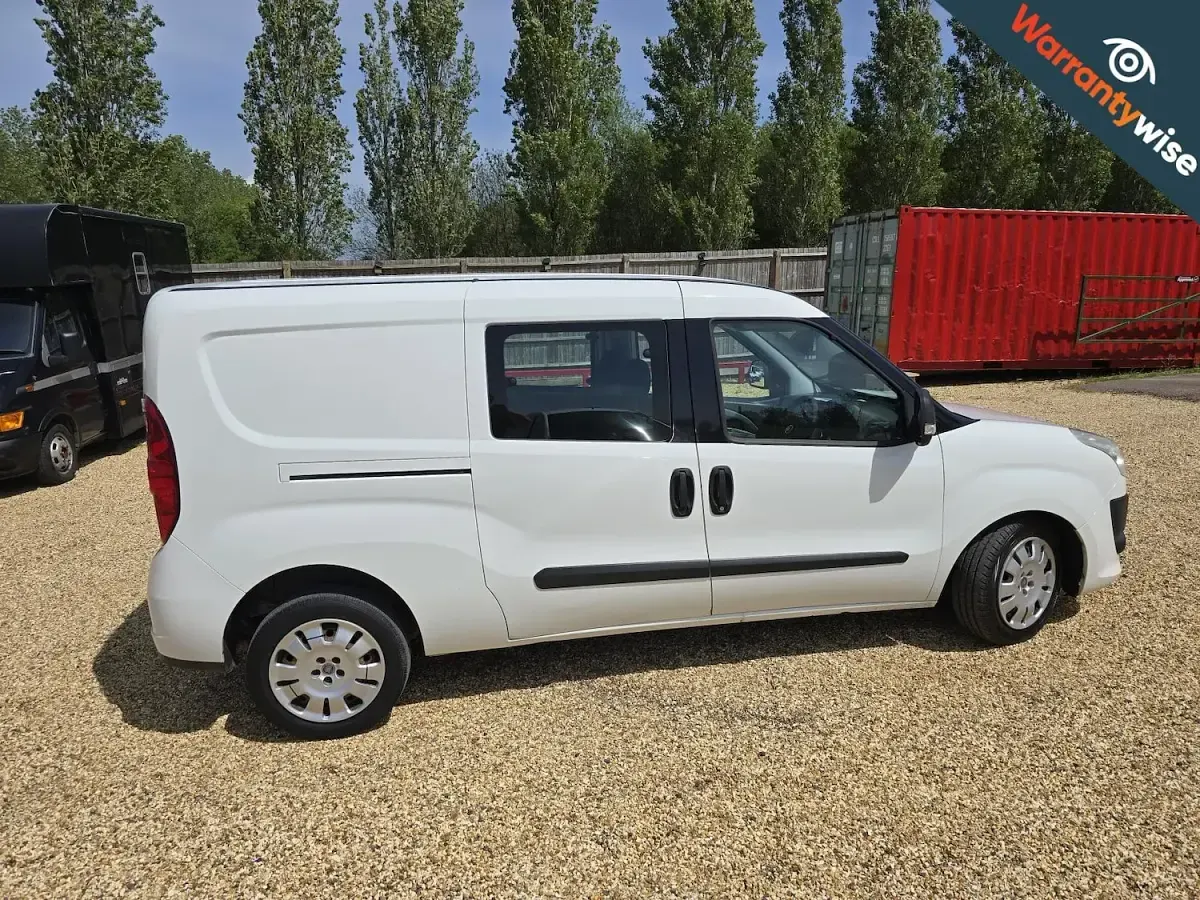 Used Fiat Doblò Active 105 HP (77 kW) 2014 White MPV