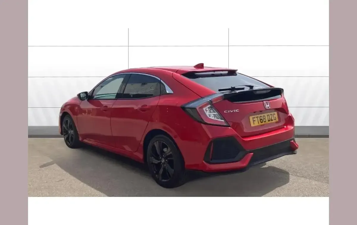Used Honda Civic EX 127 HP (93 kW) 2019 Red Hatchback