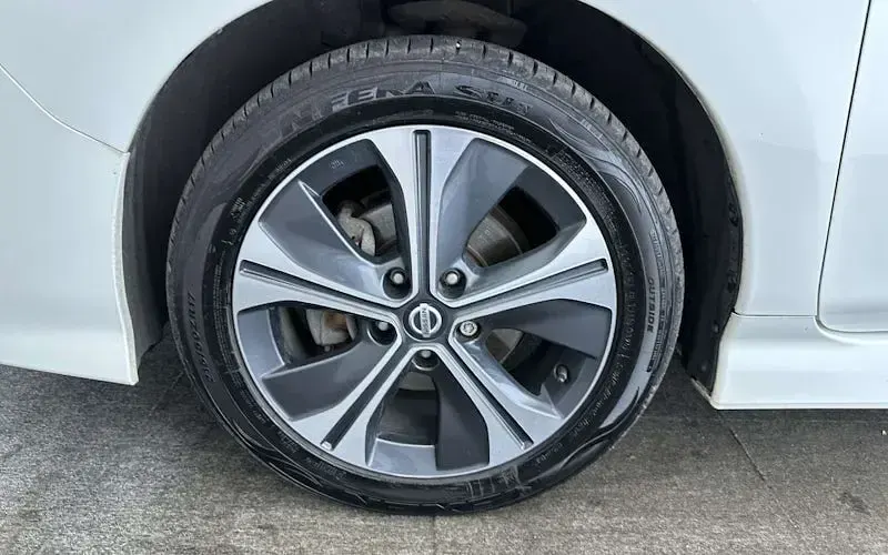 Used Nissan Leaf N-Connecta 110 kW (150 HP) 2018 White Hatchback