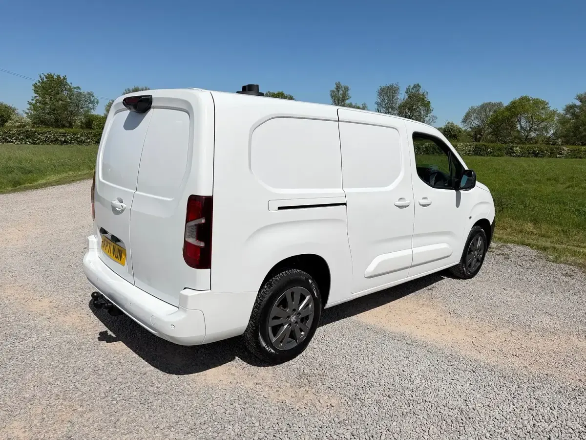 Used Peugeot Partner Premium 131 HP (96 kW) 2021 White MPV