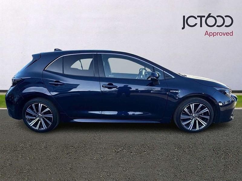 Used Toyota Corolla Design 120 HP (88 kW) 2021 Blue Hatchback