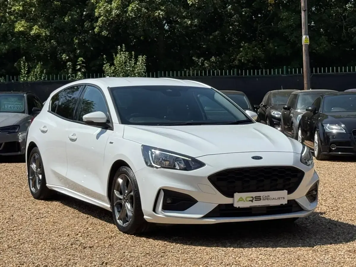 Used Ford Focus ST-Line 125 HP (91 kW) 2019 White Hatchback