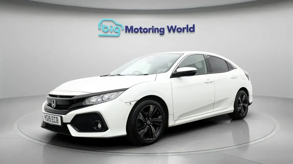 Used Honda Civic SR 2019 White Hatchback