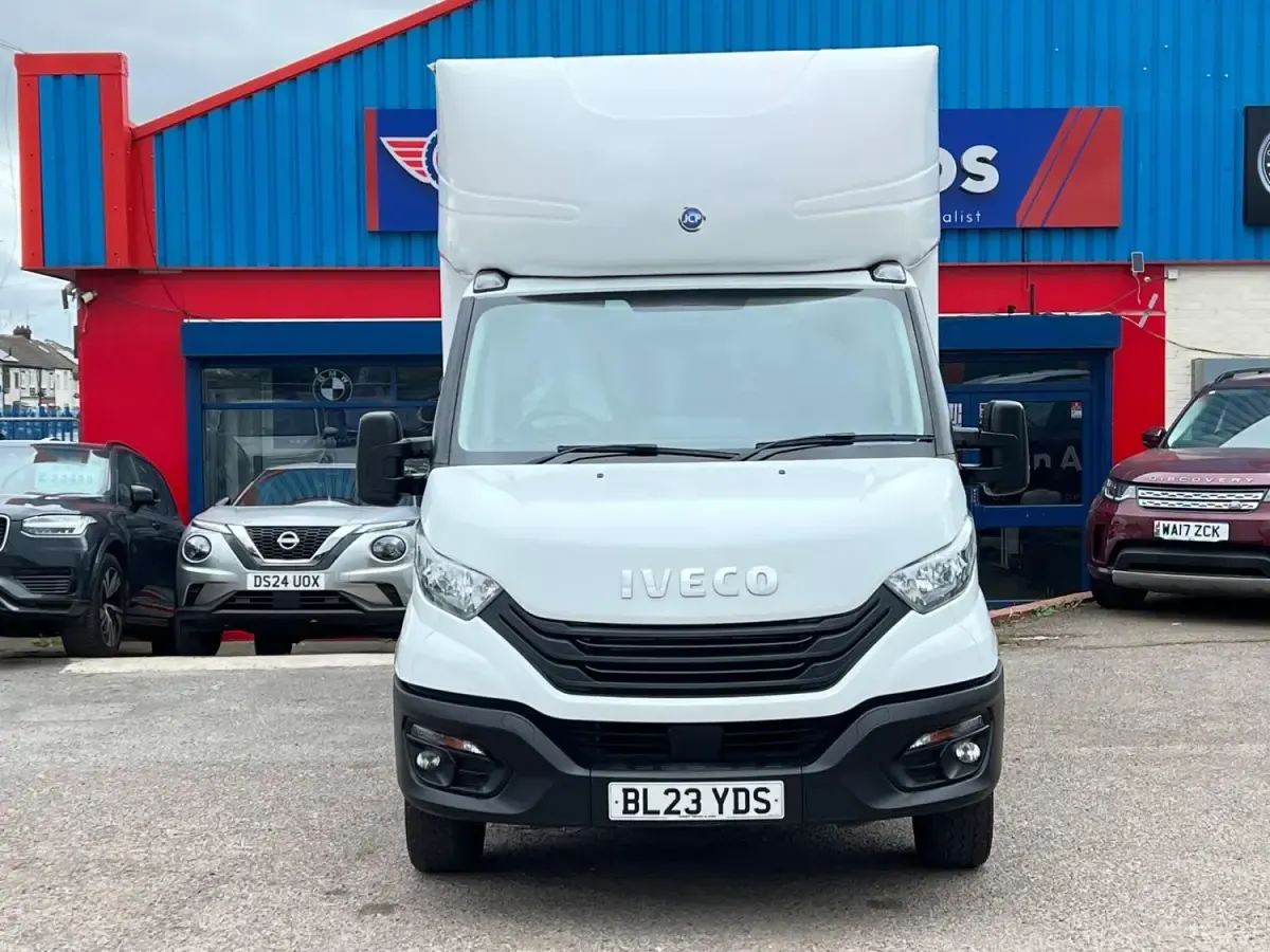 Begagnad Iveco Daily 2023 Vit Cab