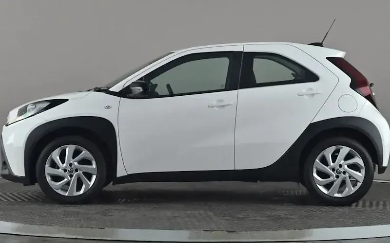 Usado Toyota Aygo X PURE 72 HP (52 kW) 2024 Branco SUV