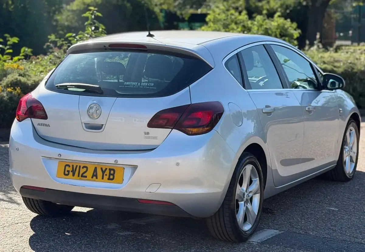 Used Vauxhall Astra SRi 115 HP (84 kW) 2012 Silver Hatchback