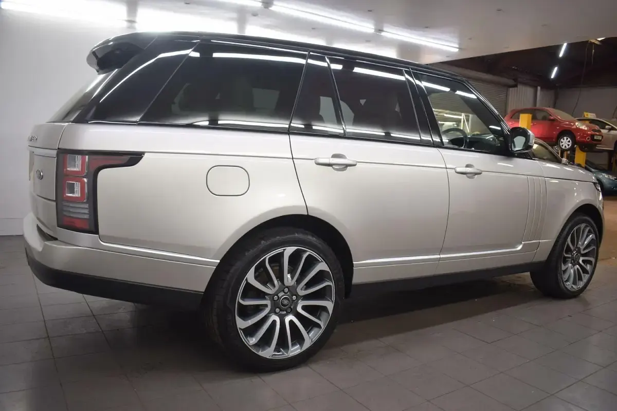 Used Land Rover Range Rover Vogue SE 306 HP (225 kW) 2015 Gold SUV