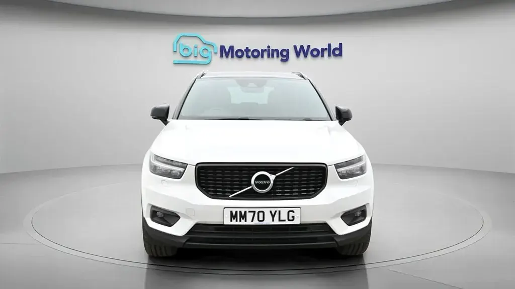 Begagnad Volvo XC40 R-Design Pro 197 HK (144 kW) 2021 Vit SUV