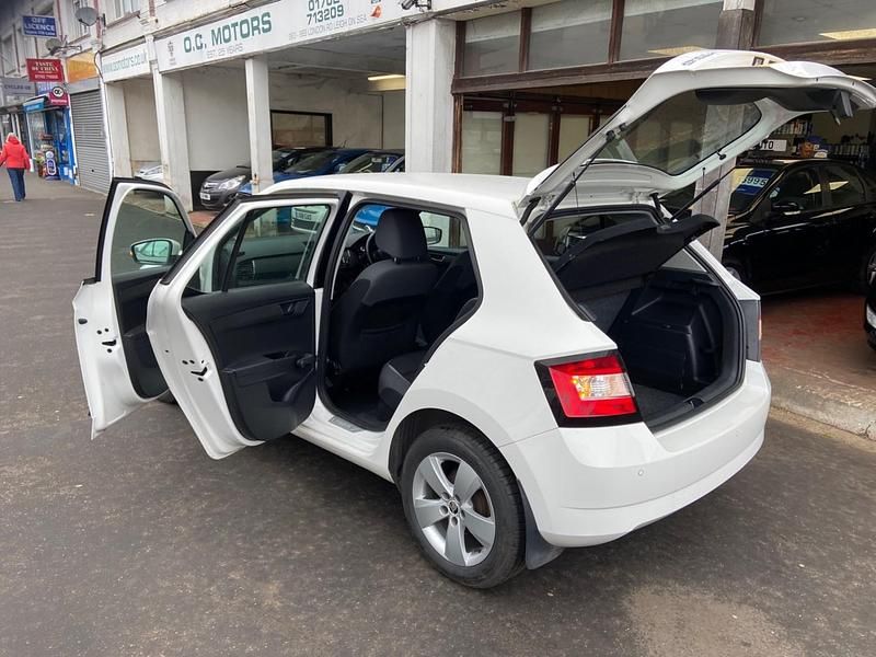 Used Skoda Fabia SE 2015 White Hatchback
