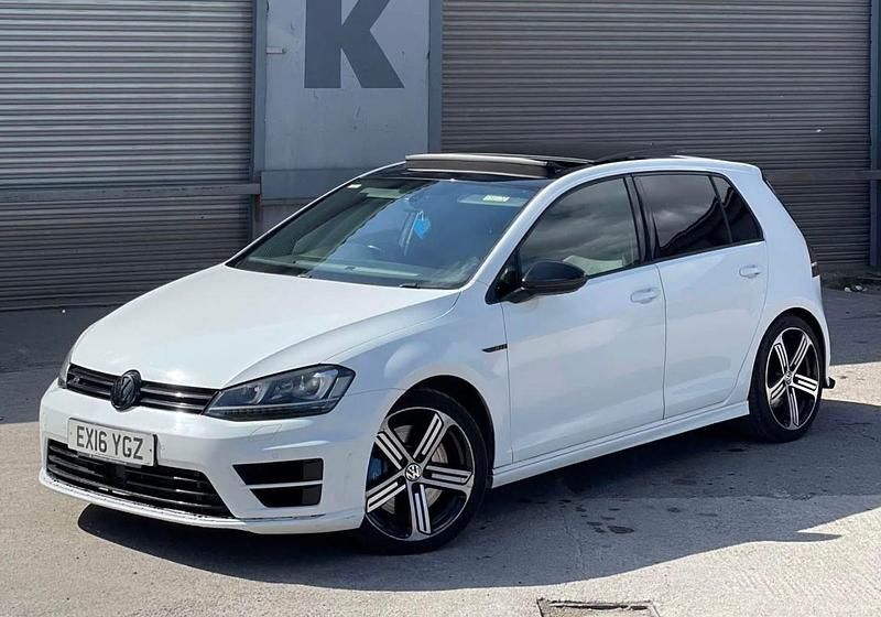 Begagnad VW Golf VII R 2016 Vit Halvkombi