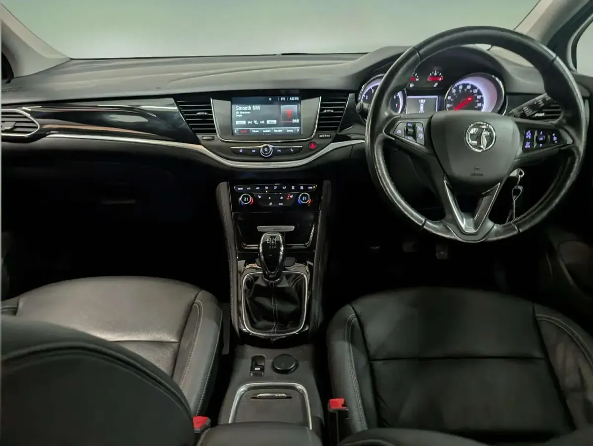 Second-hand Vauxhall Astra Elite 2017 Argintiu Hatchback