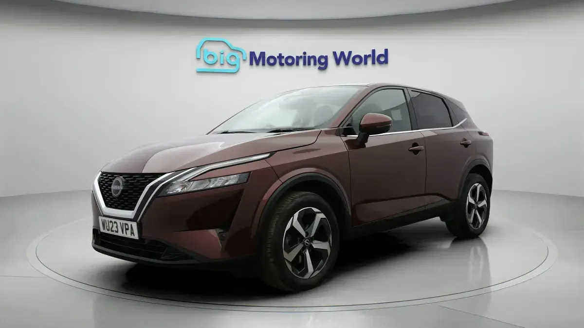 Used Nissan Qashqai N-Connecta 140 HP (102 kW) 2023 Red SUV