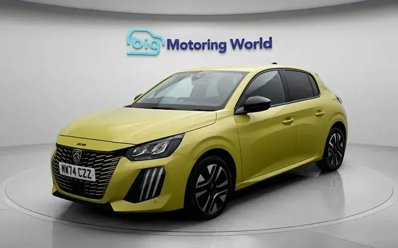 Used Peugeot 208 Allure 101 HP (74 kW) 2024 Yellow Hatchback