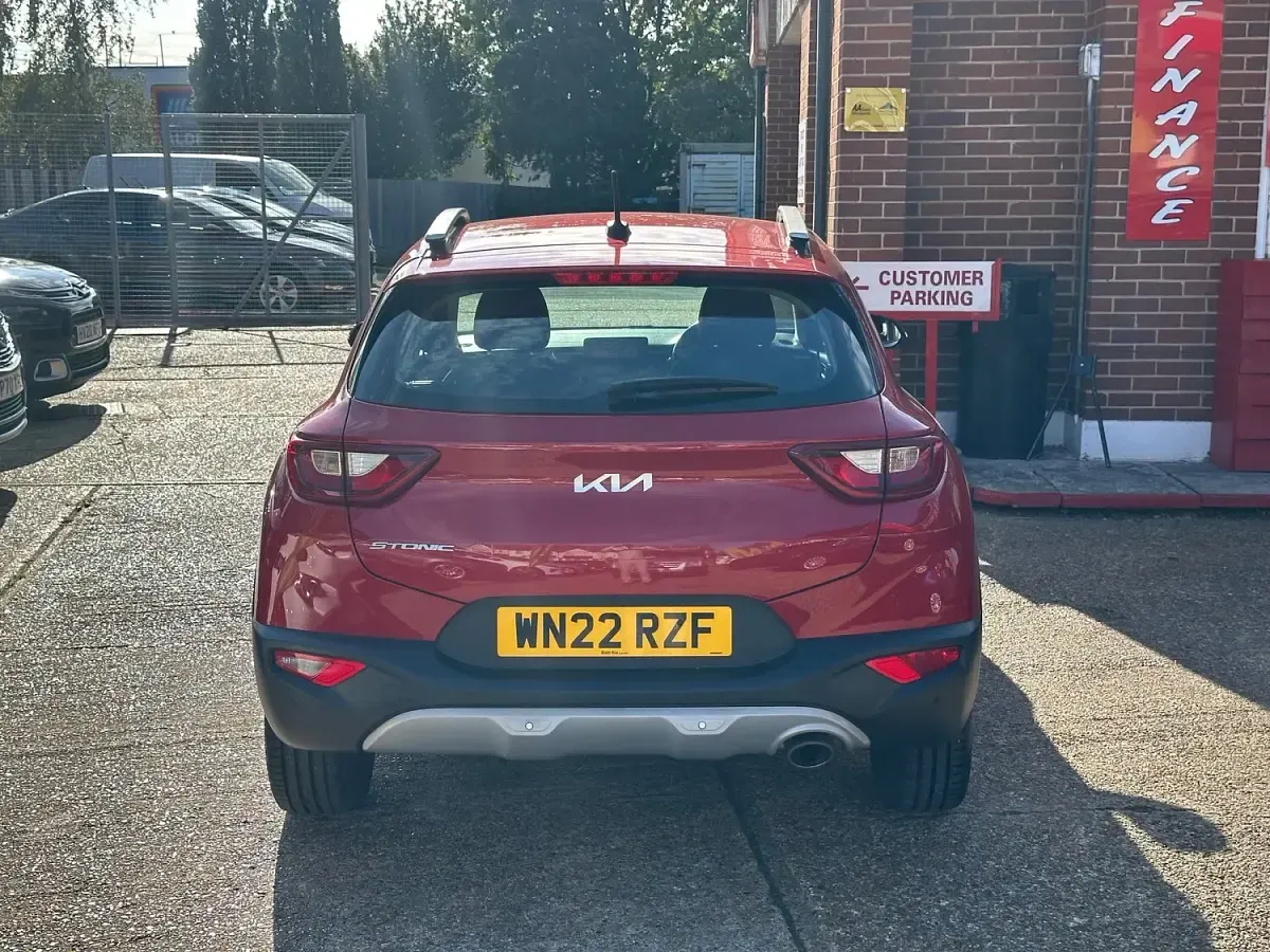 Used Kia Stonic 99 HP (72 kW) 2022 Blaze red SUV