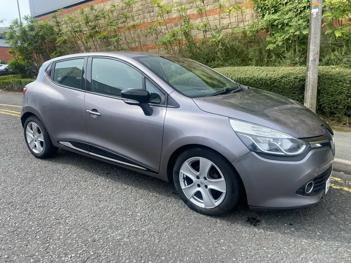 Used Renault Clio Dynamique 90 HP (66 kW) 2015 Grey Hatchback
