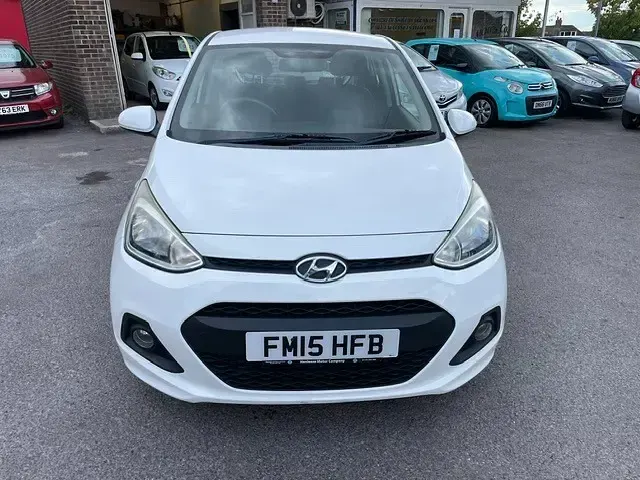 Used Hyundai i10 SE 87 HP (63 kW) 2015 White Hatchback