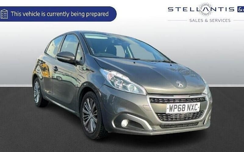 Used 2019 Peugeot 208 Signature Sky Hatchback | £6,717 (Fair price) - Image 1/1