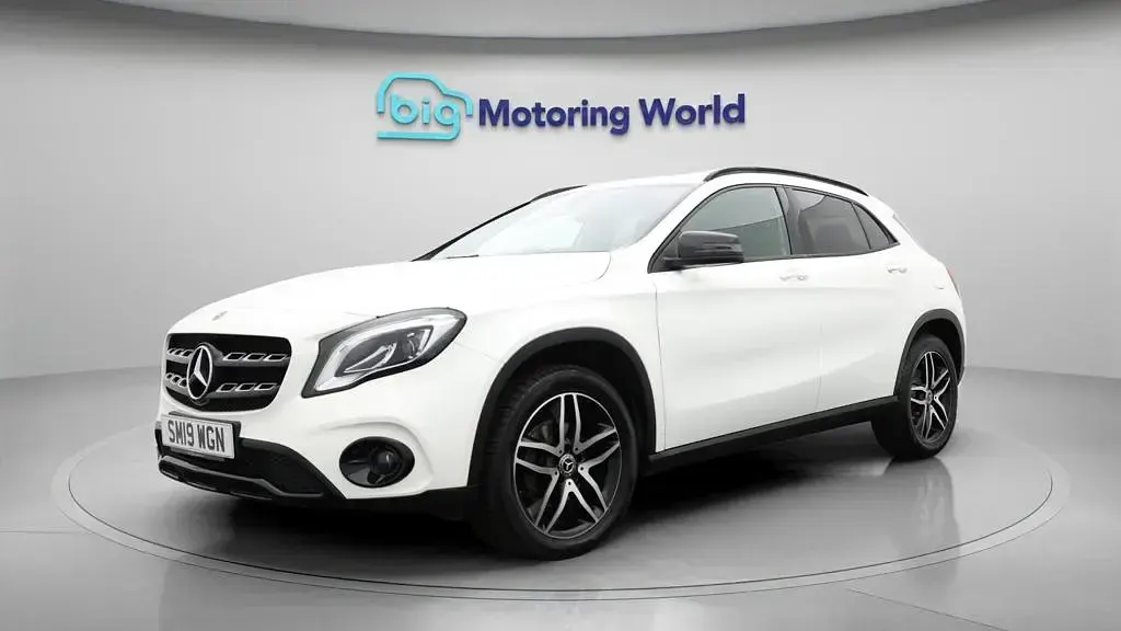 Used Mercedes GLA180 Urban 122 HP (89 kW) 2019 White SUV