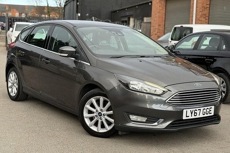 Used Ford Focus Titanium 125 HP (91 kW) 2018 Grey Hatchback