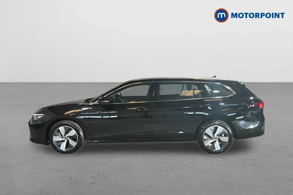 Used VW Passat Life 204 HP (150 kW) 2025 Black Estate