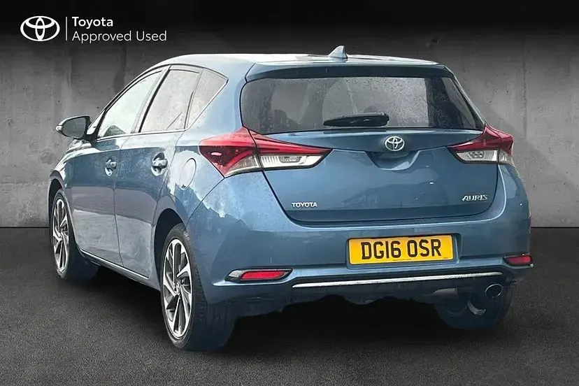 Used Toyota Auris Design 116 HP (85 kW) 2016 Blue Hatchback