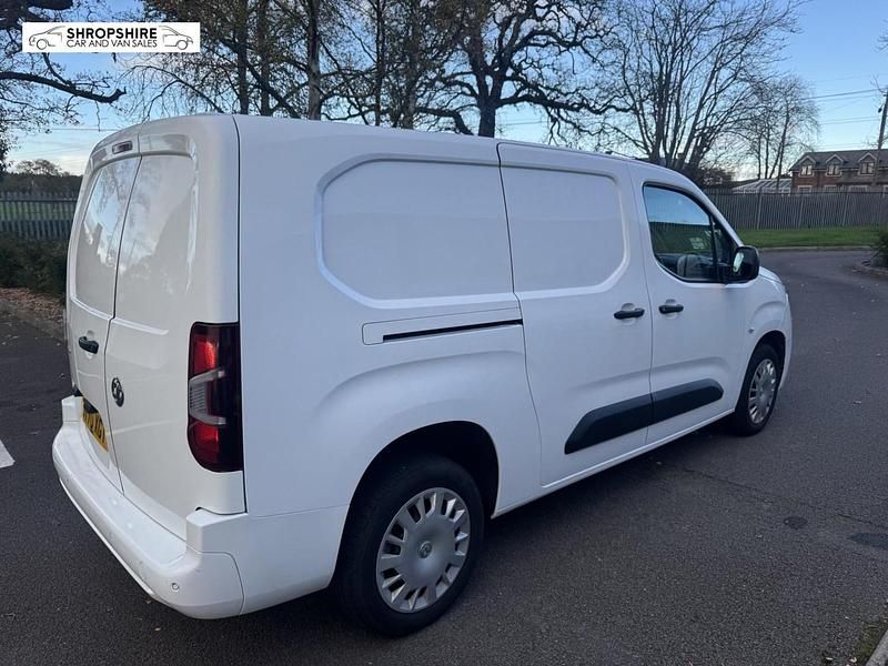 Used Vauxhall Combo Sportive 100 HP (73 kW) 2020 White Van