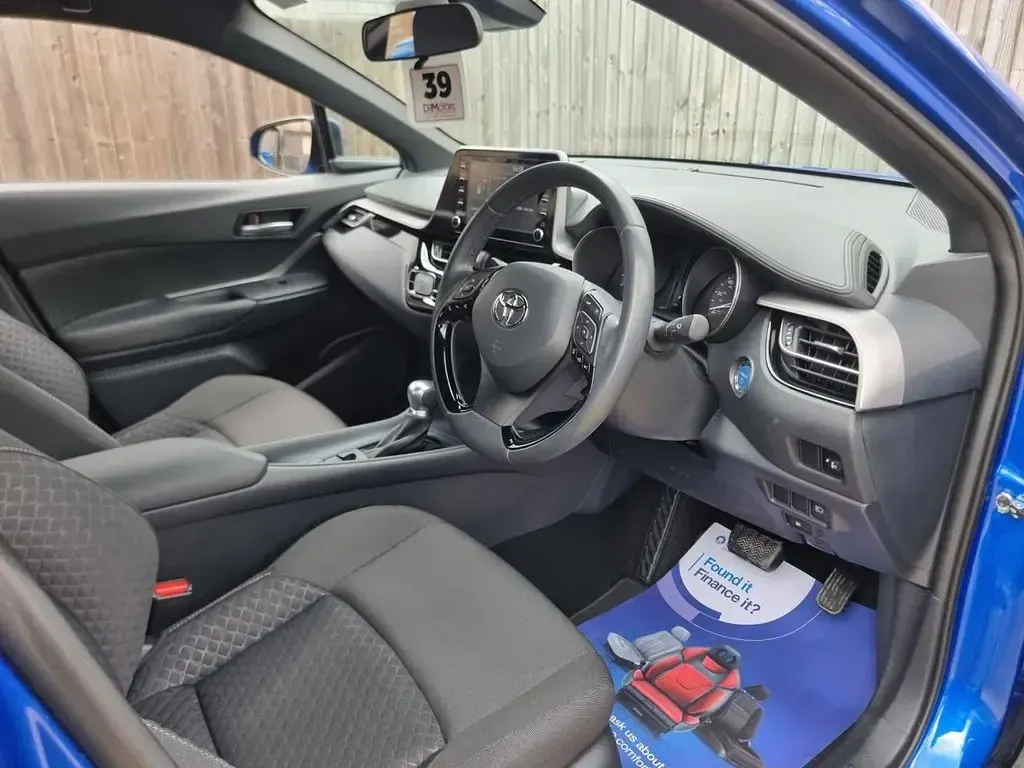 Used Toyota C-HR 122 HP (89 kW) 2023 Blue SUV