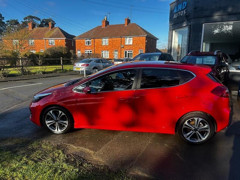 Begagnad Kia Ceed GT-Line 2016 Röd Halvkombi