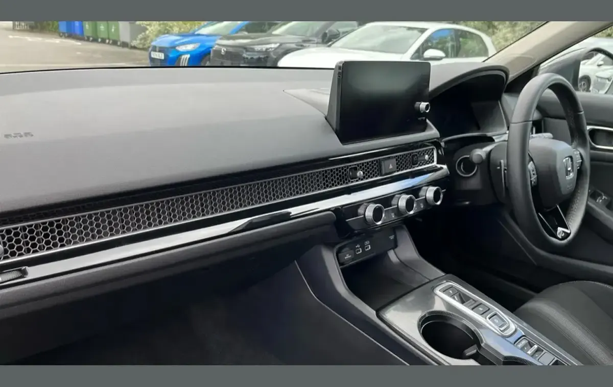 Käytetty Honda Civic Elegance 143 HP (105 kW) 2025 Musta Viistoperä