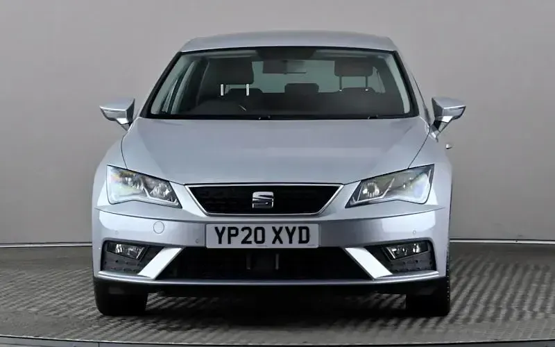 Begagnad Seat Leon SE Dynamic 116 HK (85 kW) 2020 Silver Halvkombi