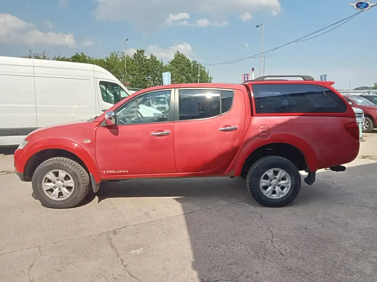 Used Mitsubishi L200 2013 Red Pickup