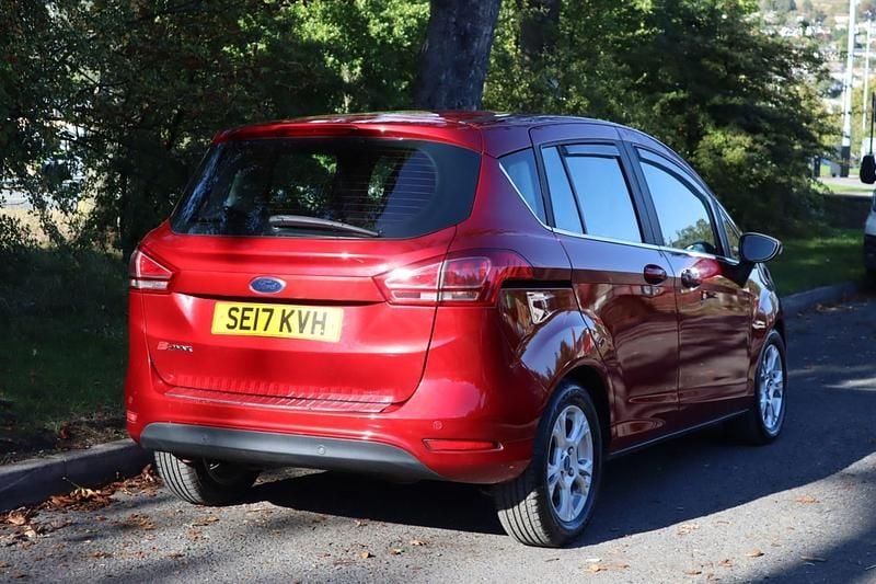 Used Ford B-MAX Zetec 95 HP (69 kW) 2017 Red MPV