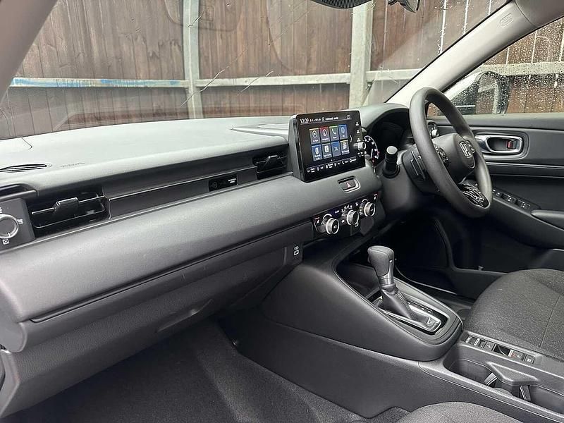 Used Honda HR-V Elegance 131 HP (96 kW) 2023 White SUV