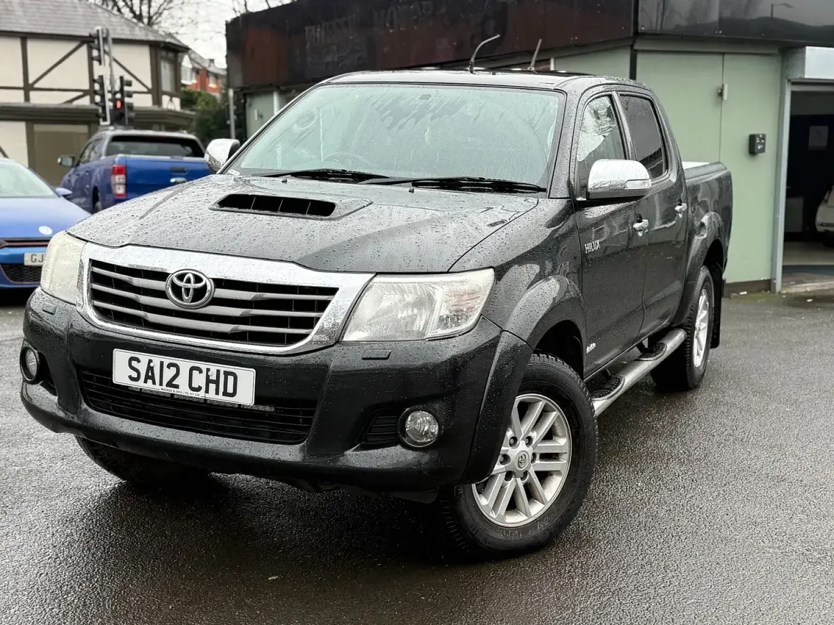 Used Toyota HiLux 171 HP (125 kW) 2012 Black Pickup