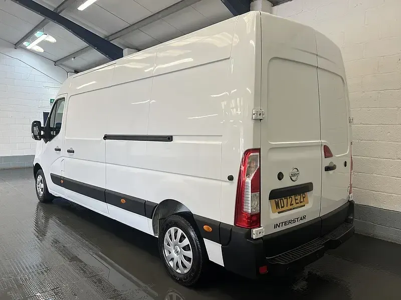 Used Nissan Interstar Acenta 135 HP (99 kW) 2023 White Van
