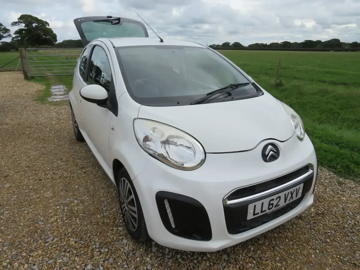 Used Citroën C1 VTR Sport 68 HP (50 kW) 2013 White Hatchback