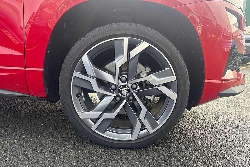 Used Skoda Karoq SportLine 150 HP (110 kW) 2025 Velvet red metallic SUV