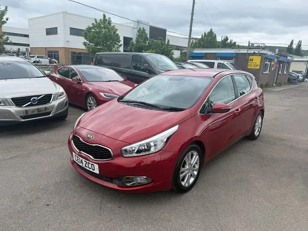 Usado Kia Ceed 2014 Vermelho Citadino
