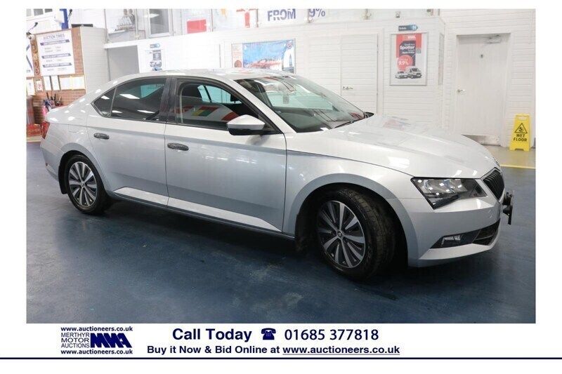 Silver Used 2017 Skoda Superb GreenLine Hatchback | £6,688 (Super price) - Image 1/4