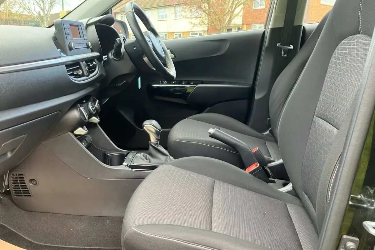 Second-hand Kia Picanto 66 CP (48 kW) 2023 Negru Hatchback