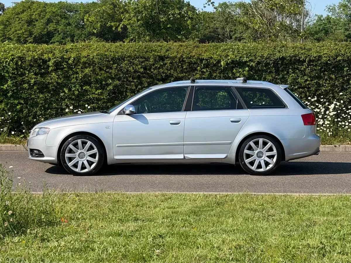 Used Audi A4 339 HP (249 kW) 2005 Silver Estate