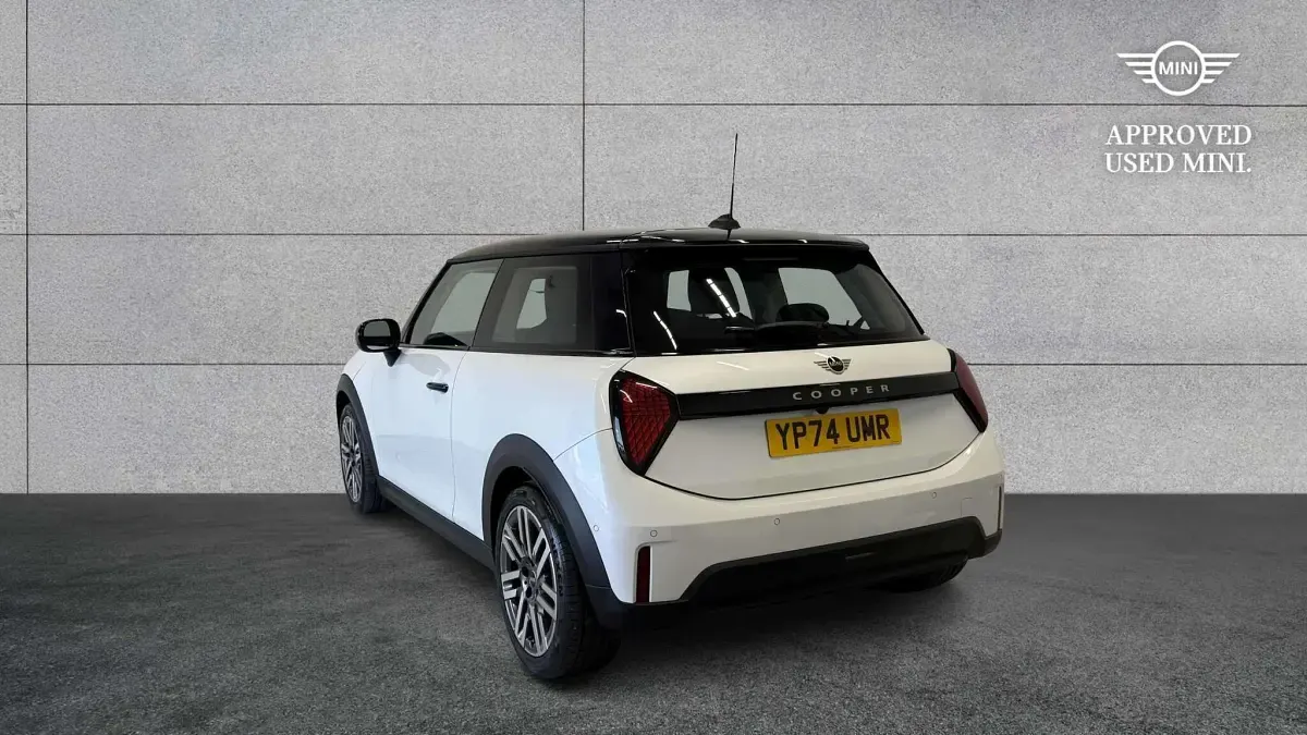 Used Mini Cooper Hatch 154 HP (113 kW) 2024 White Hatchback