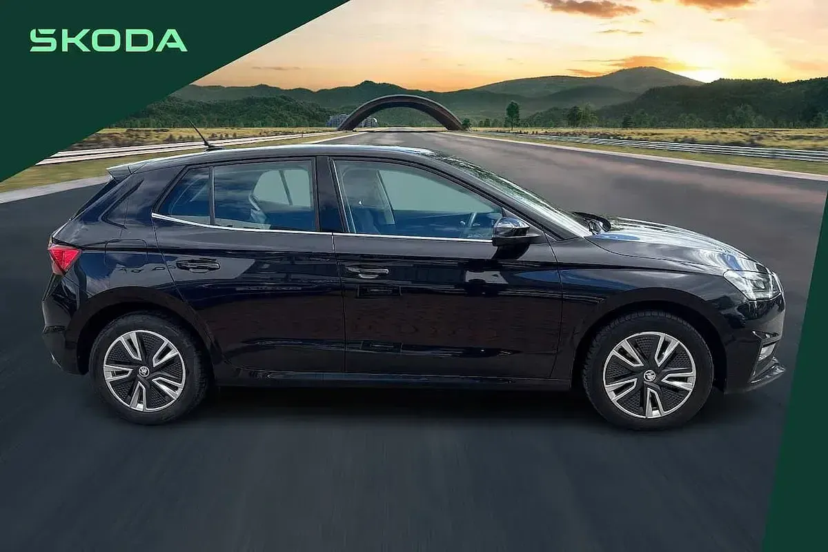 Usado Skoda 110 R SE L 81 HP (59 kW) 2023 Preto Citadino