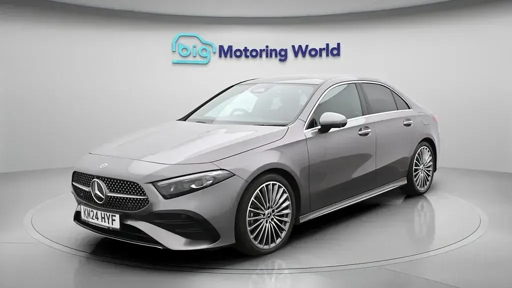 Usado Mercedes A200 AMG line 177 CV (130 kW) 2024 Gris Berlina