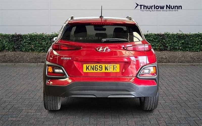 Second-hand Hyundai Kona Edition 120 CP (88 kW) 2020 Roșu SUV